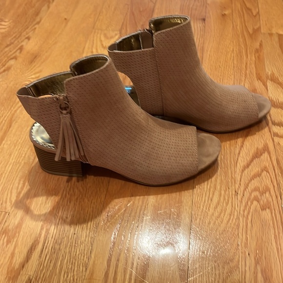 Open toed boots - Picture 3 of 6